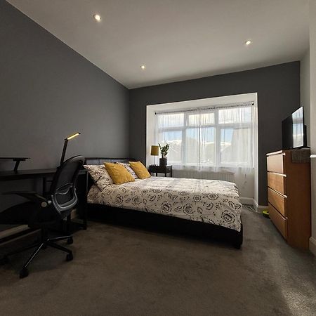 Hotel Entire House Floor Perfect For Couples & Freelancers - Available For Single Too Londra Esterno foto