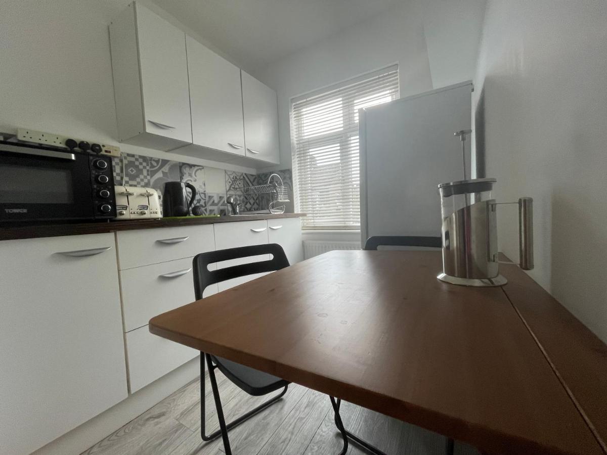 Hotel Entire House Floor Perfect For Couples & Freelancers - Available For Single Too Londra Esterno foto
