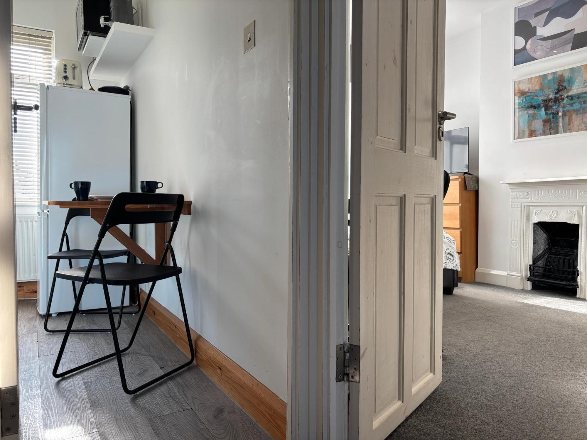 Hotel Entire House Floor Perfect For Couples & Freelancers - Available For Single Too Londra Esterno foto