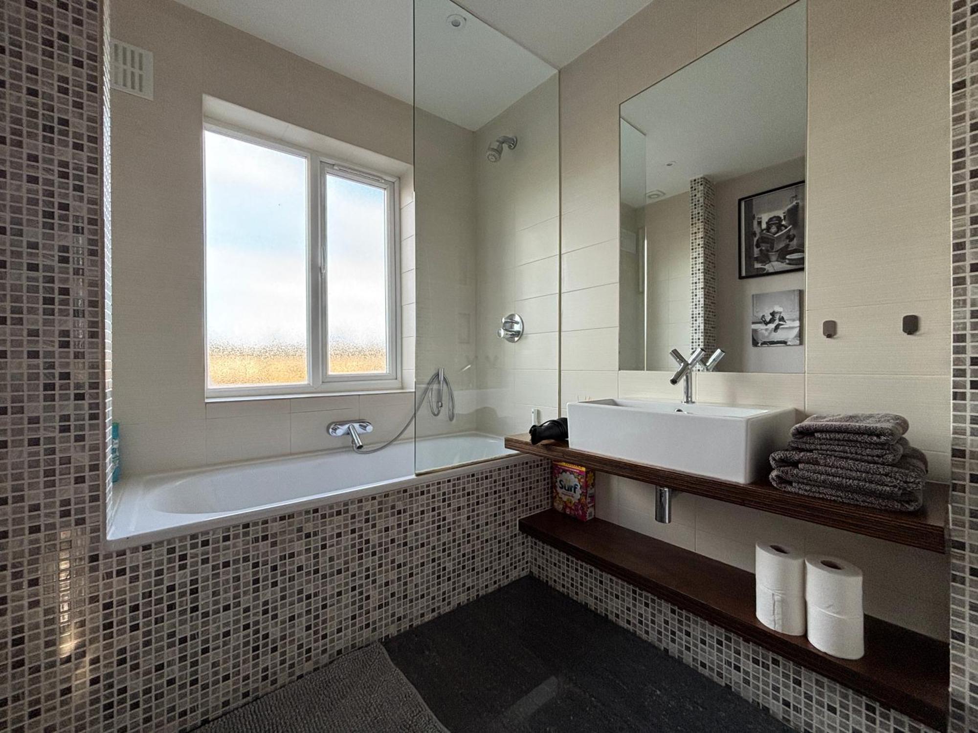 Hotel Entire House Floor Perfect For Couples & Freelancers - Available For Single Too Londra Esterno foto